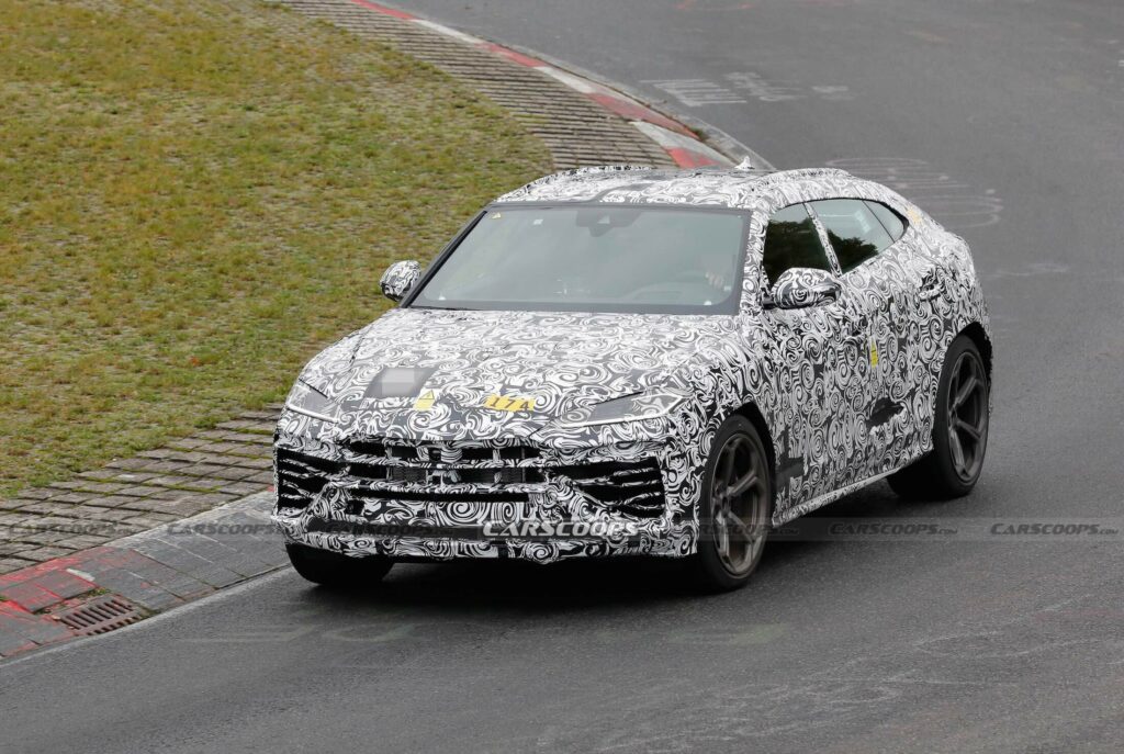 2025 Lamborghini Urus Plug-In Hybrid Spied With Updated Interior