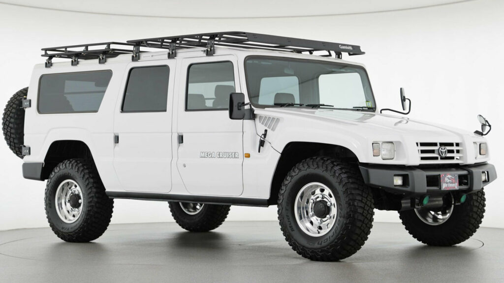  Forget The Hummer H1, This Toyota Mega Cruiser Is The Off-Roader You Want