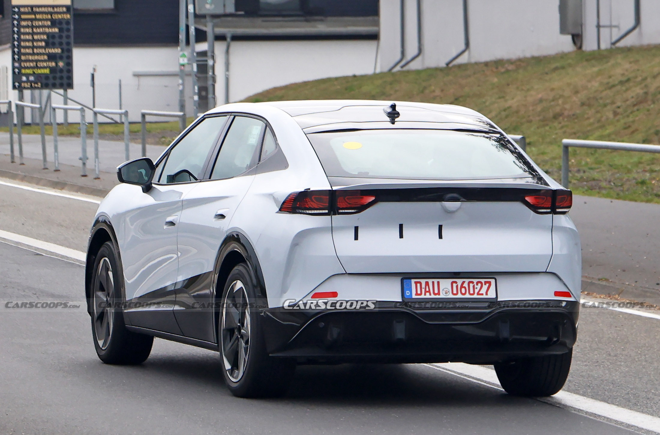 VW's Chinese Tavascan 00012