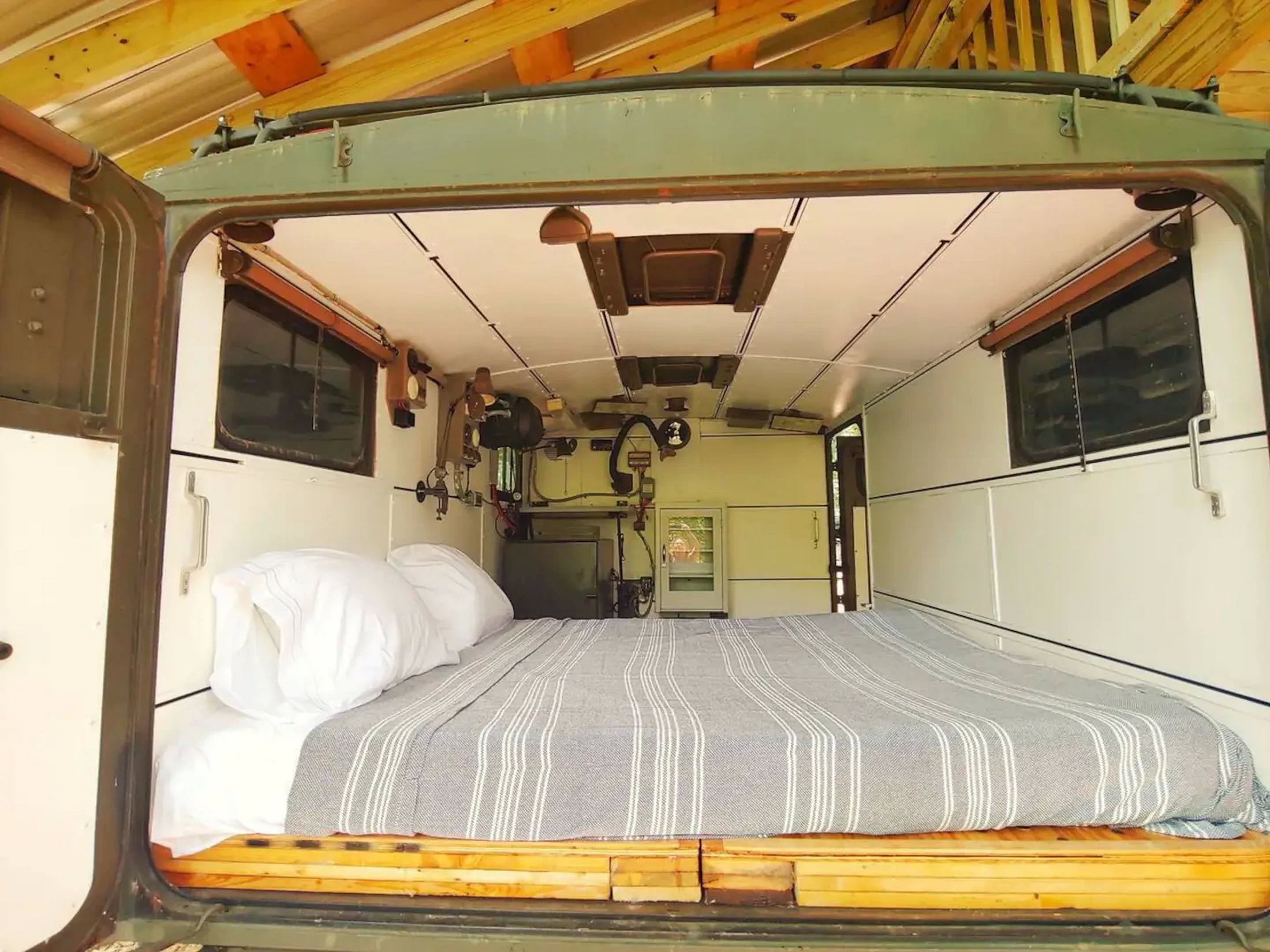 1966 Mercedes Unimog Arbnb 24