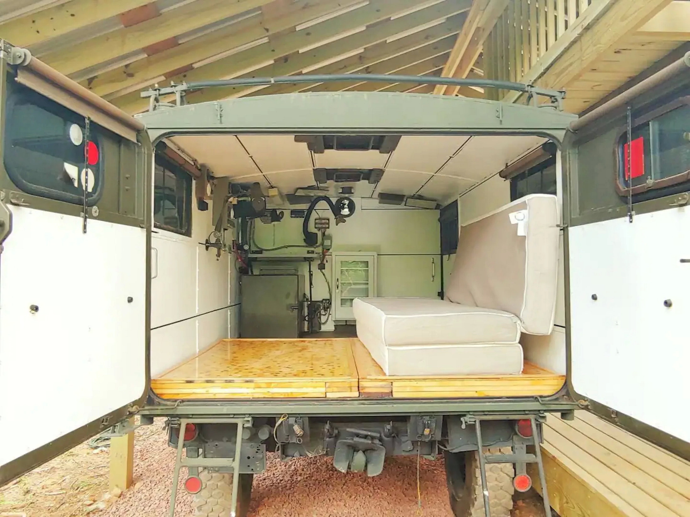 1966 Mercedes Unimog Arbnb 25