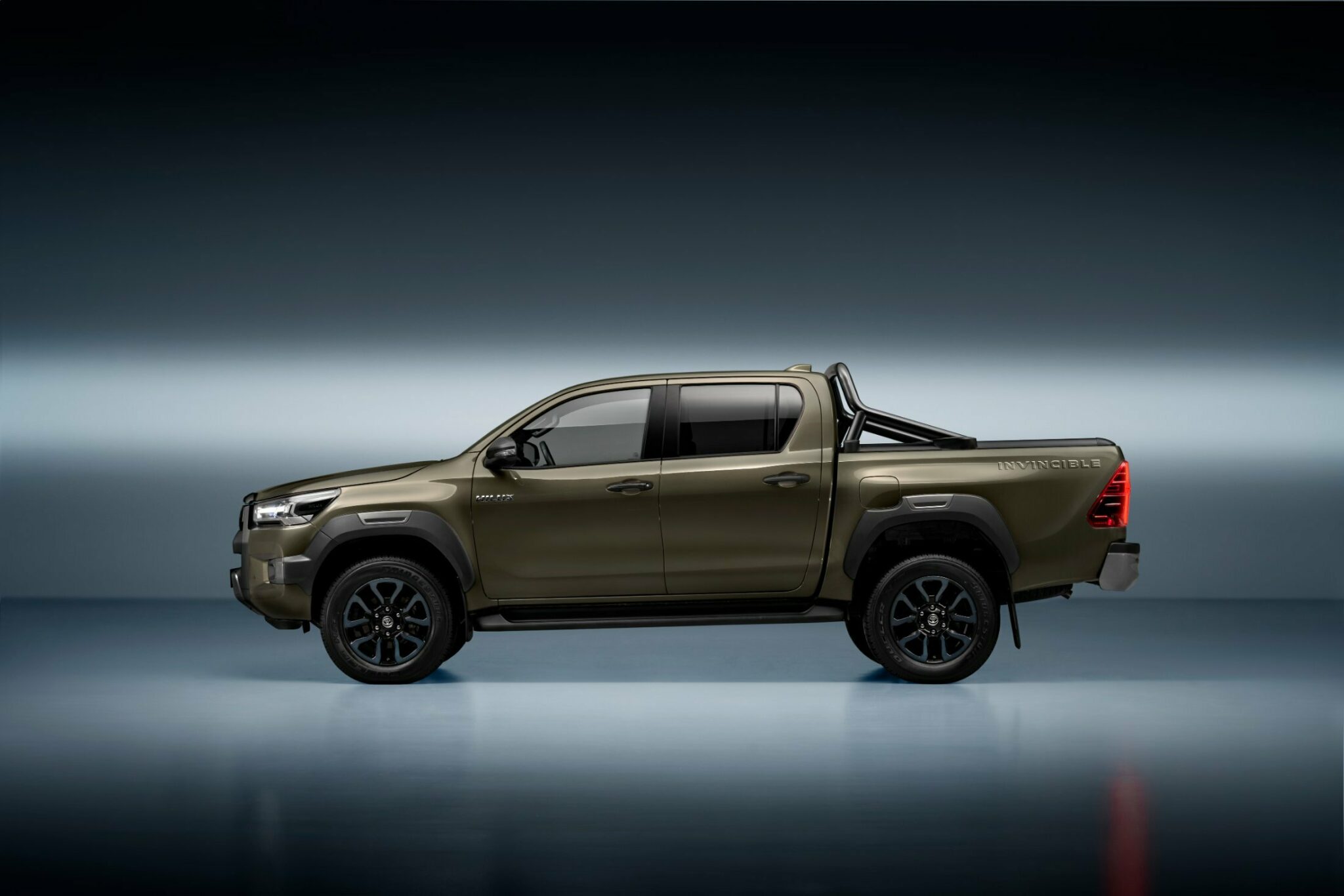  Foto zu 2024 Toyota Hilux Hybrid 48V Detailed For Europe 