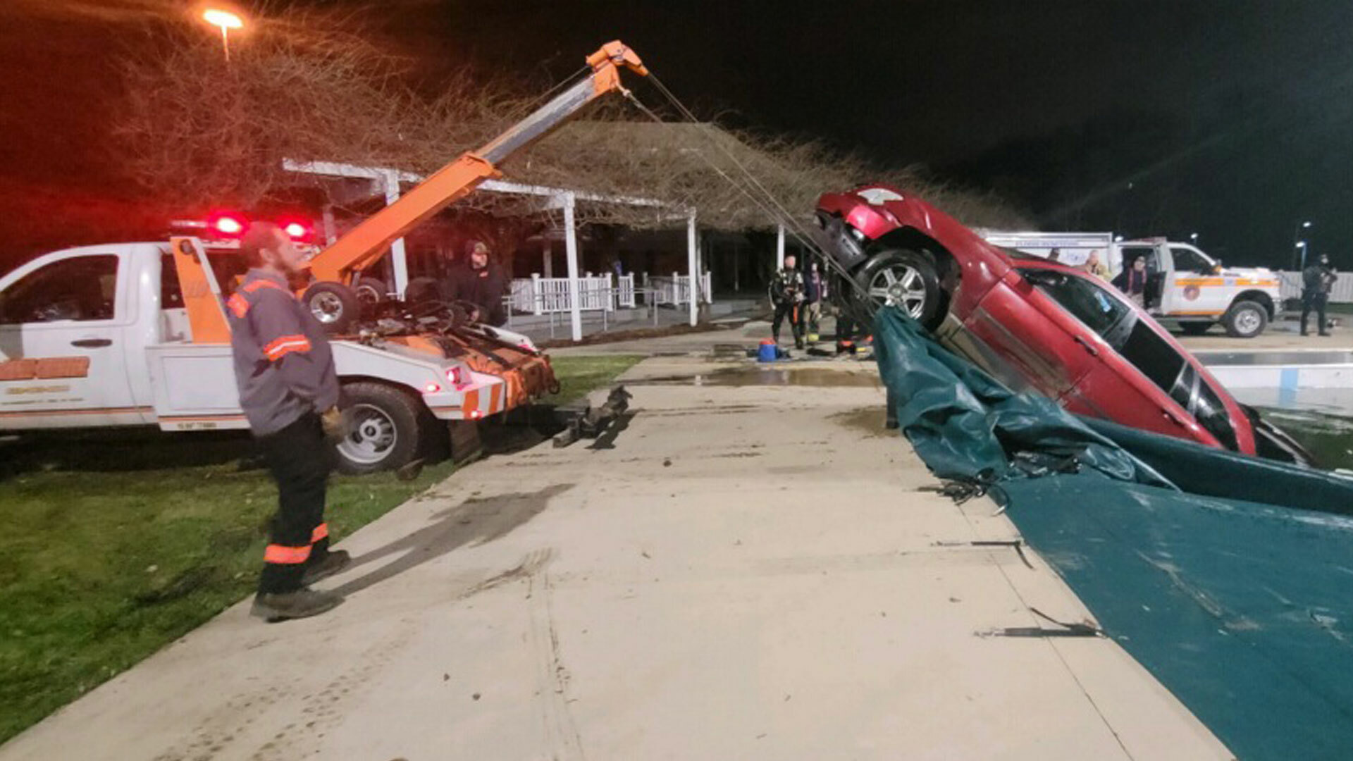 Police Chase Ends With Chrysler Pacifica Plunging Into A Pool | Carscoops