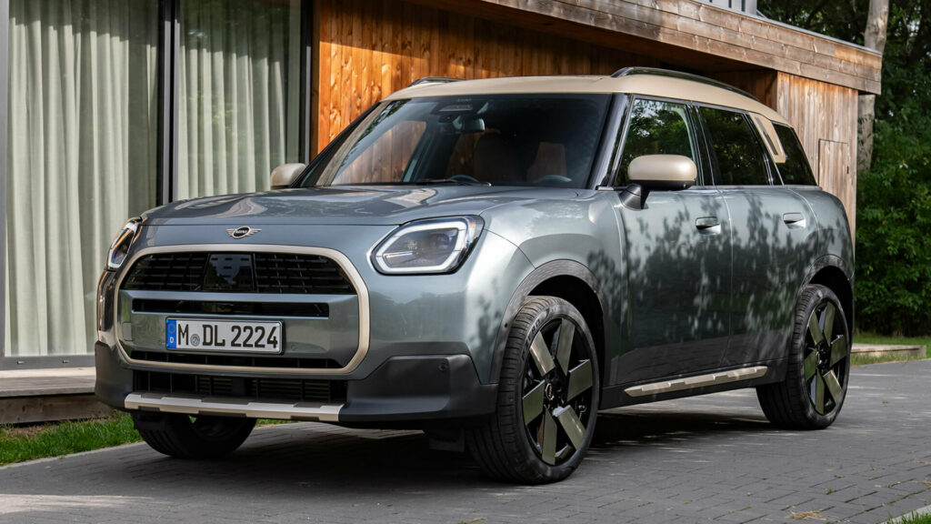  Mini Countryman C Introduced As Entry-Level Crossover With 168 HP