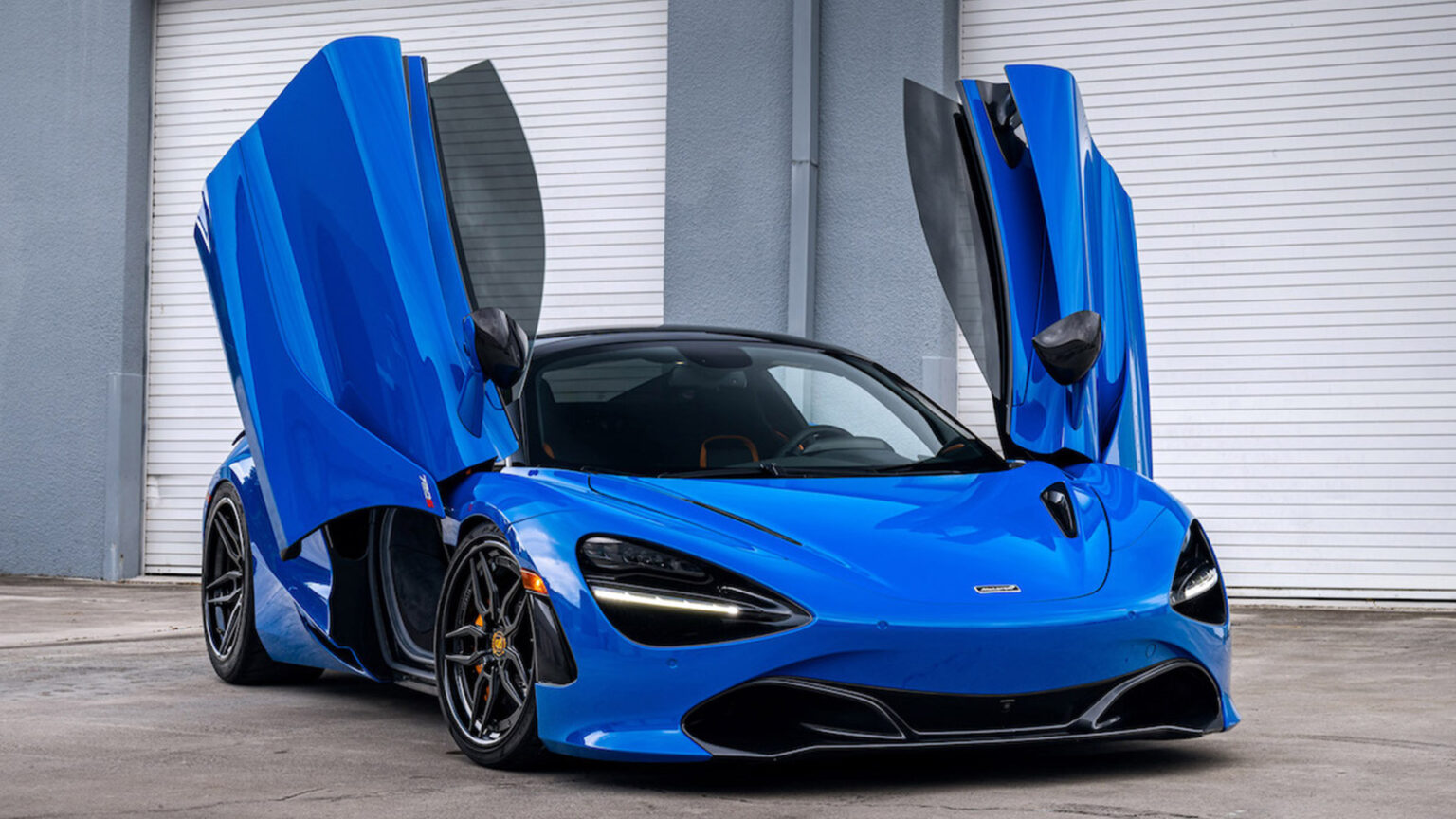 Blue And Black Make For The Perfect McLaren 720S Spider Carscoops blue-and-black-make-for-the-perfect-mclaren-720s-spider-carscoops