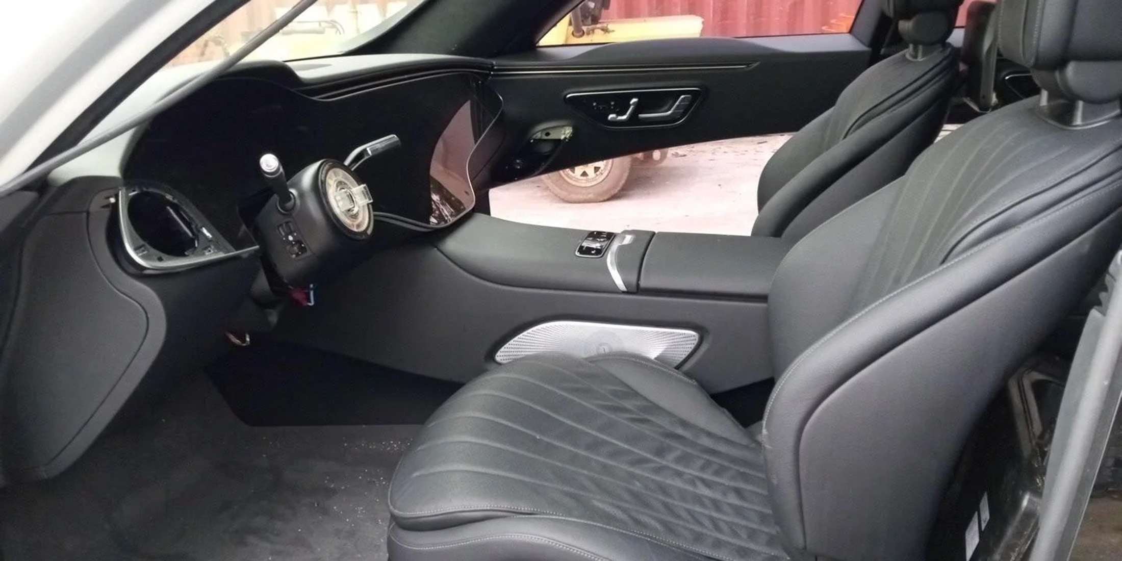 Mercedes MBUX seat exhibit 00001
