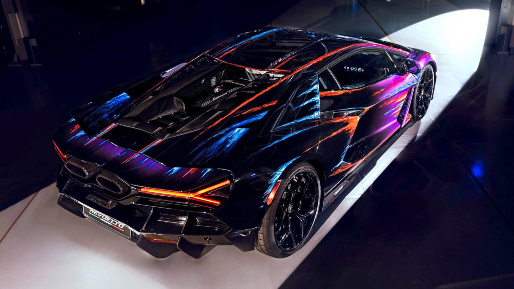  This Lamborghini Revuelto Has A One-Off Paint Job Like No Other