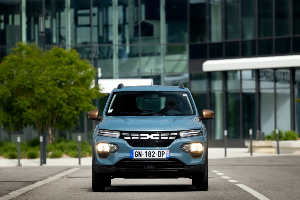Dacia Spring 2023 : la sous-compacte électrique à 15 000 $ taxes