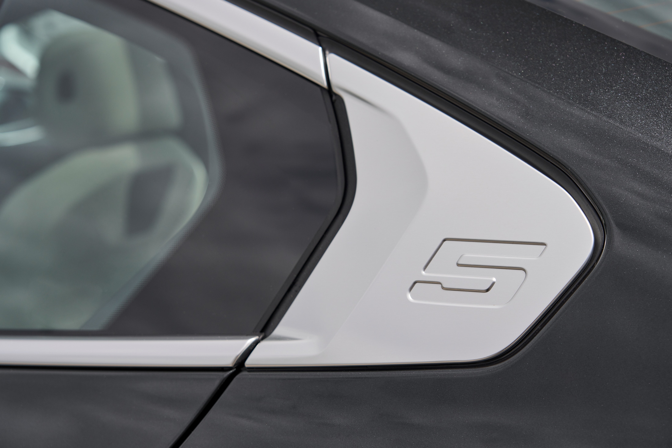 2025 BMW 550e PHEV Euro 10