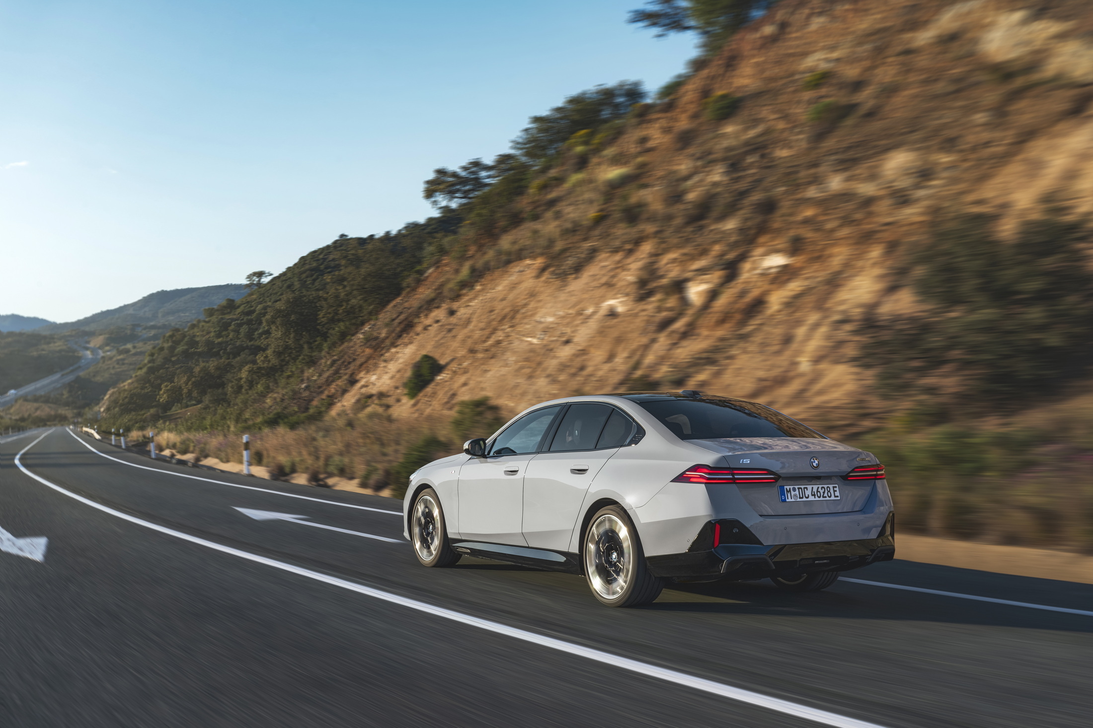 2025 BMW i5 eDrive40 4_2