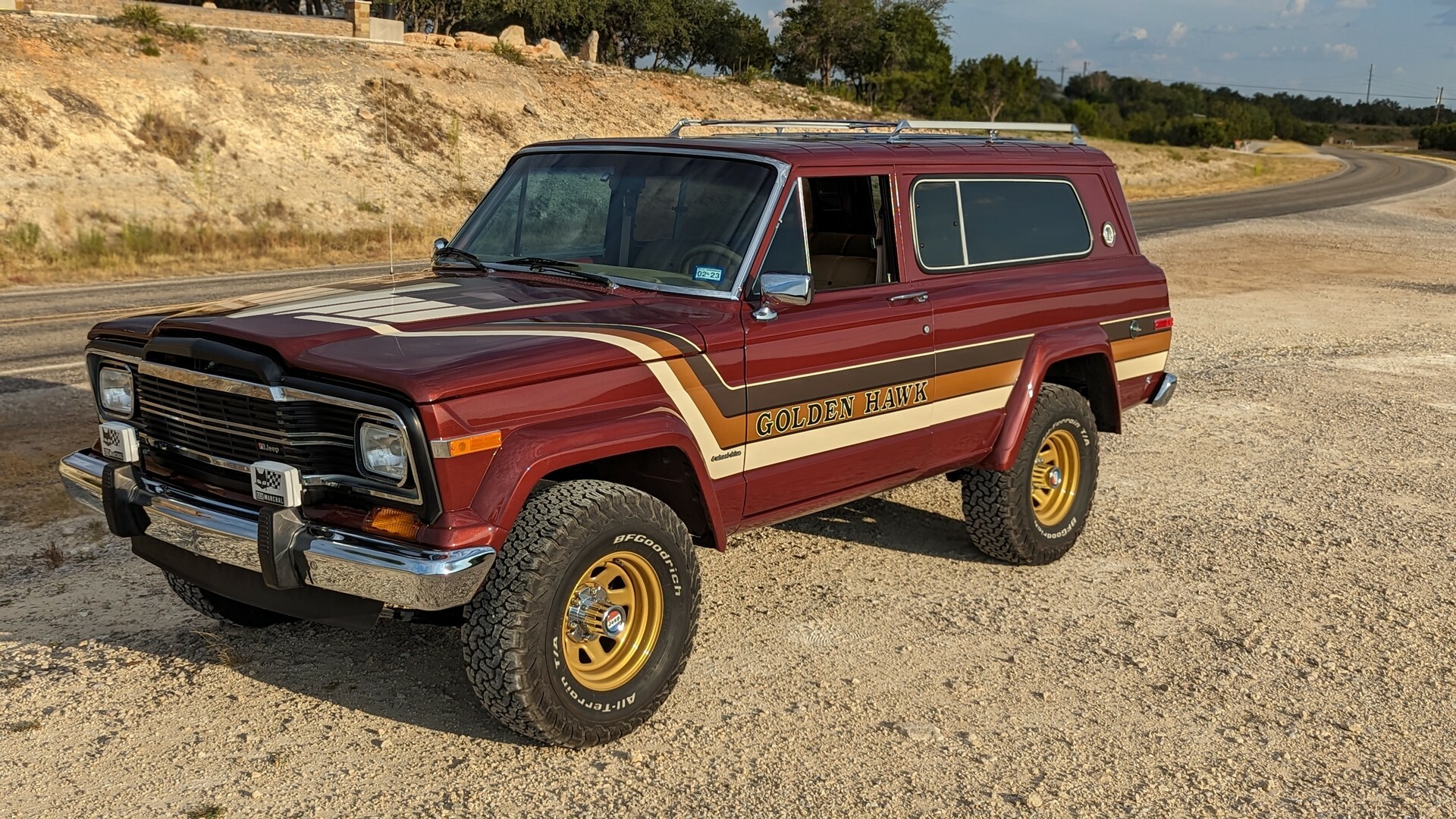 Elegant Jeep Cherokee Golden Hawk Photos