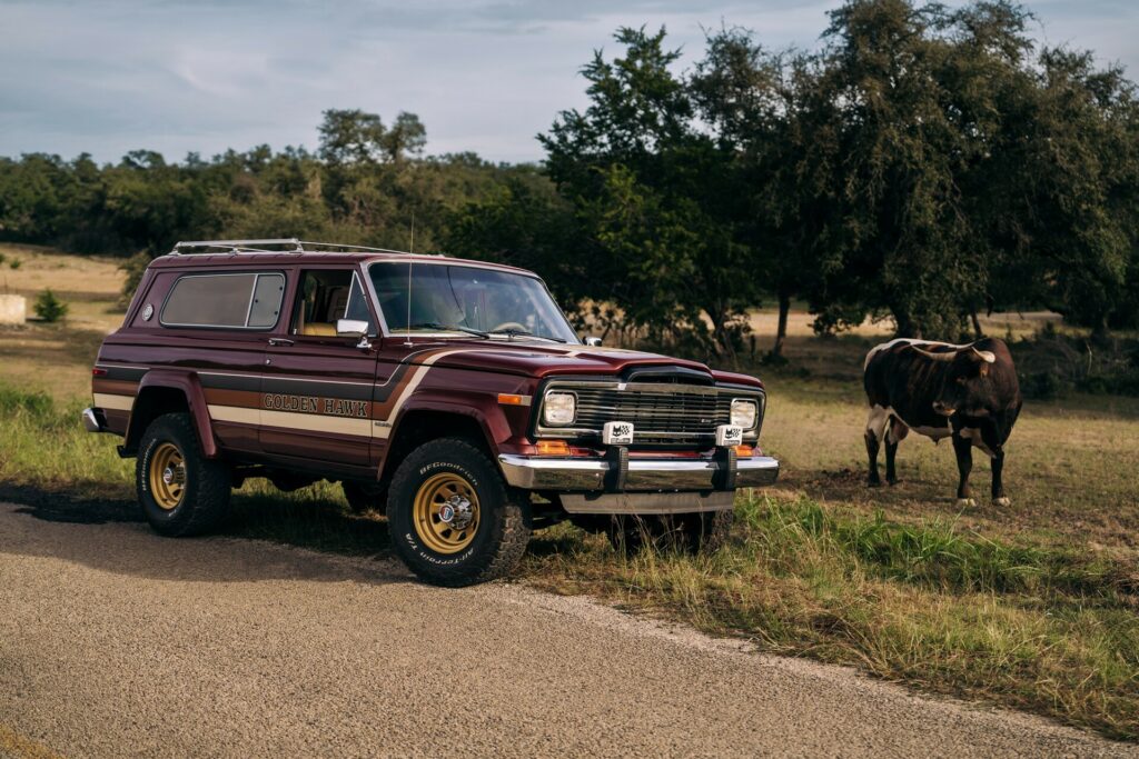 Elegant Jeep Cherokee Golden Hawk Photos