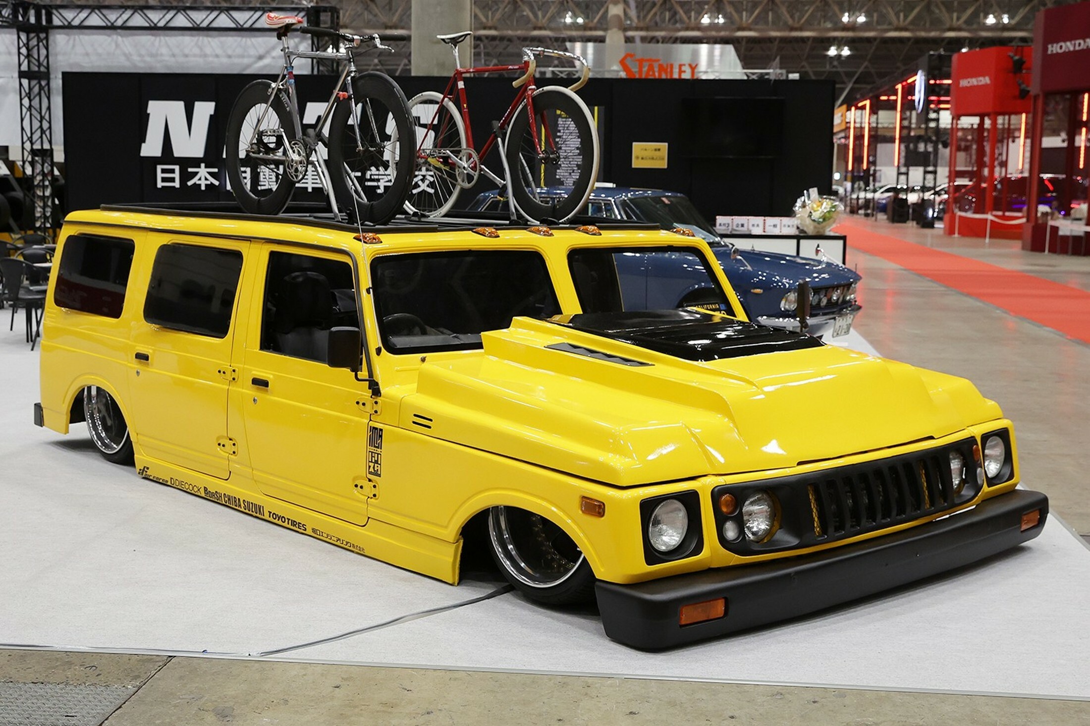 Two Conjoined Suzuki Jimnys Create A Slammed Hummer H1 | Carscoops