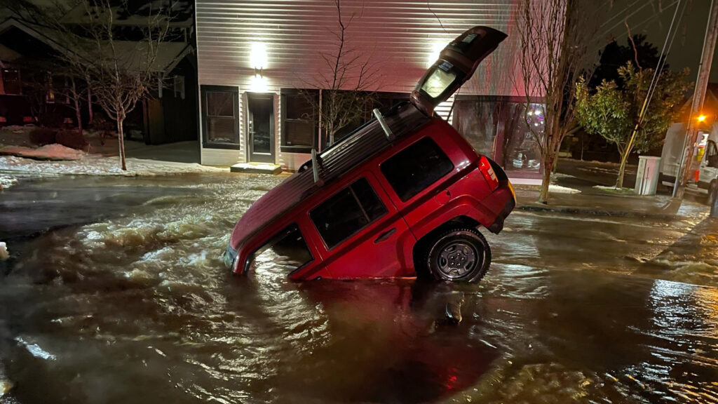  Jeep Swallowed By Vancouver Sinkhole ‘Felt Like The Movies’