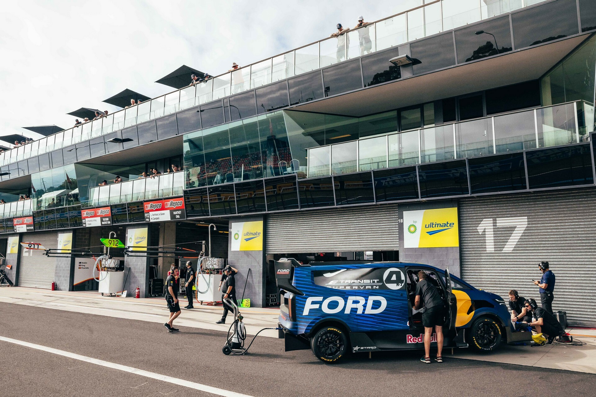 Ford Supervan 4.2 - 14