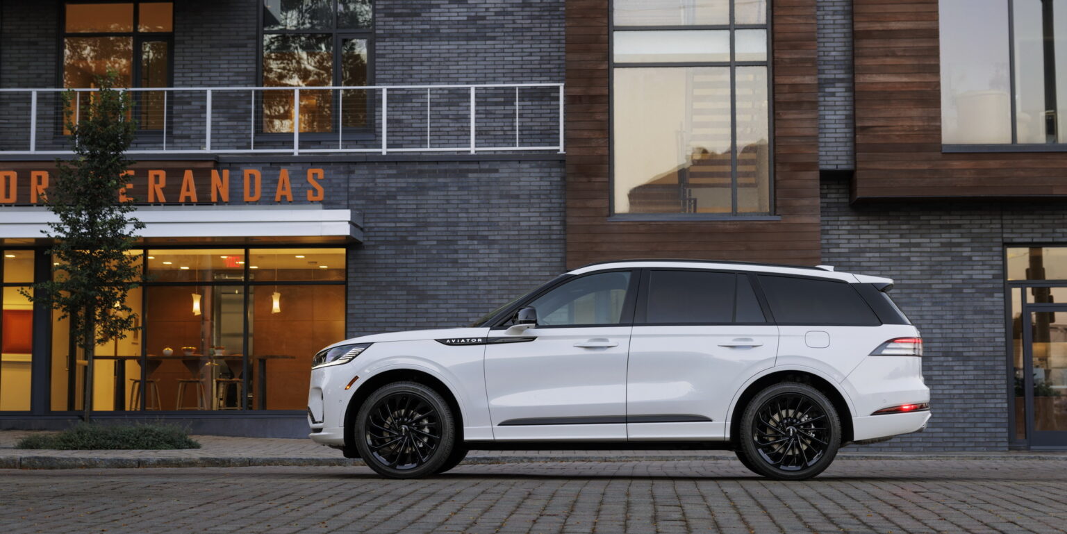 2025 Lincoln Aviator Has A Prettier Face, But Prices Soar By $5,200 To
