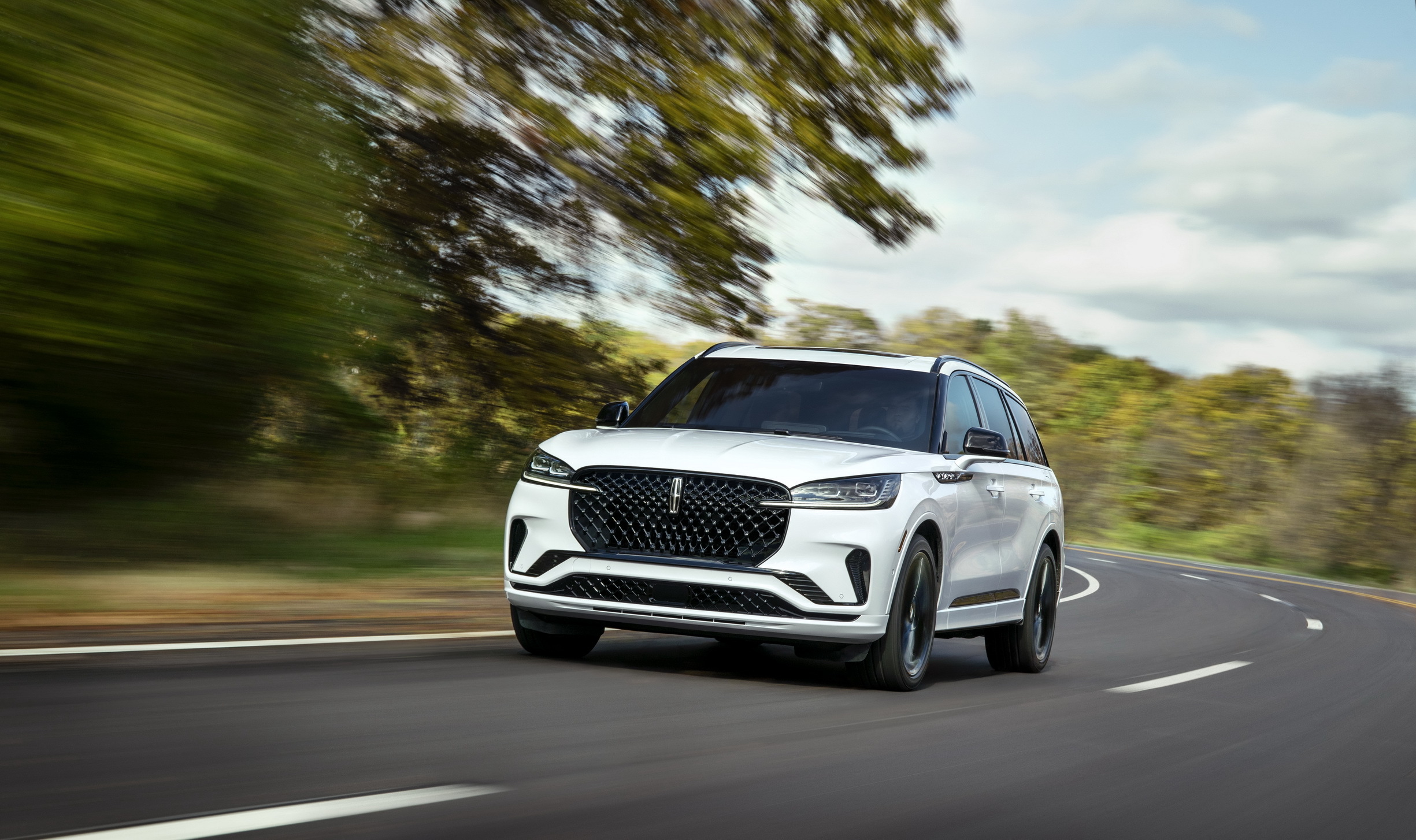 2025 Lincoln Aviator Has A Prettier Face, But Prices Soar By $5,200 To
