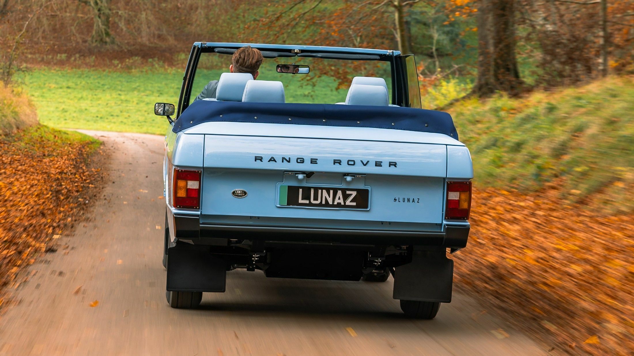 Lunaz’s 007-Inspired Classic Range Rover Safari Has A License To ...