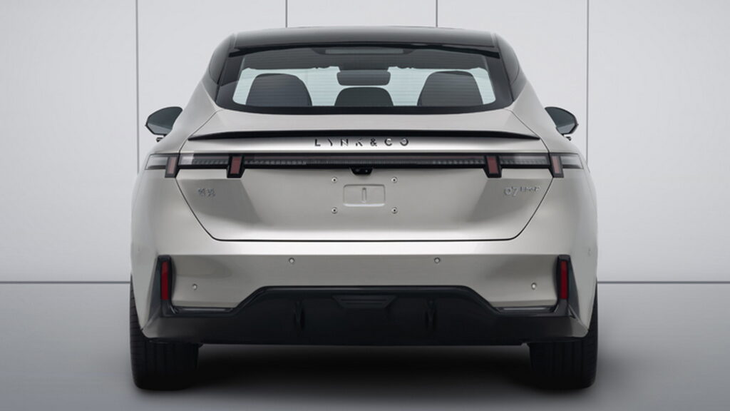  Lynk & Co’s New 07 EM-P Makes First Appearance As A Sleek Plug-In Hybrid Sedan