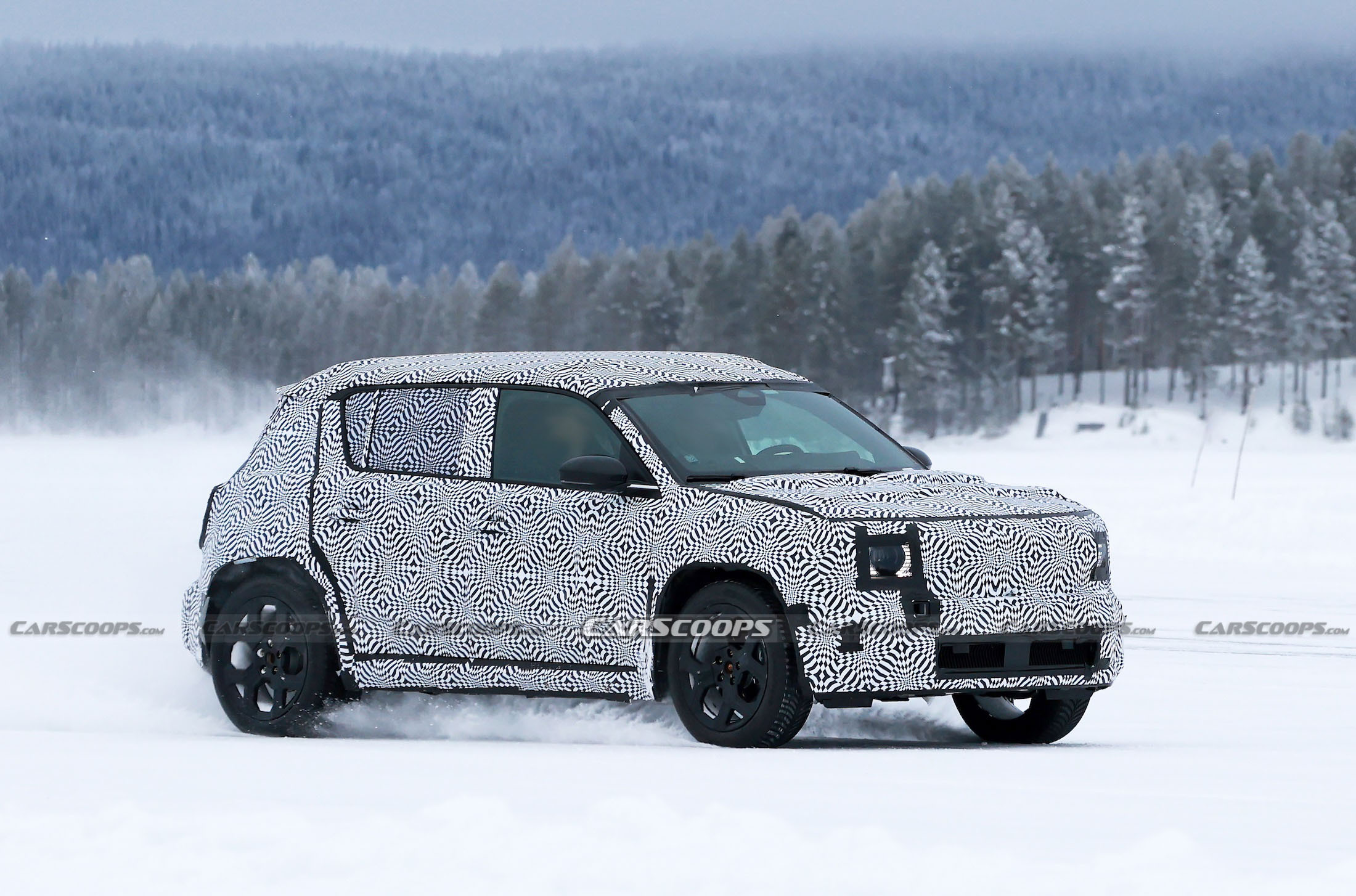 Renault 4 spy shots 00002