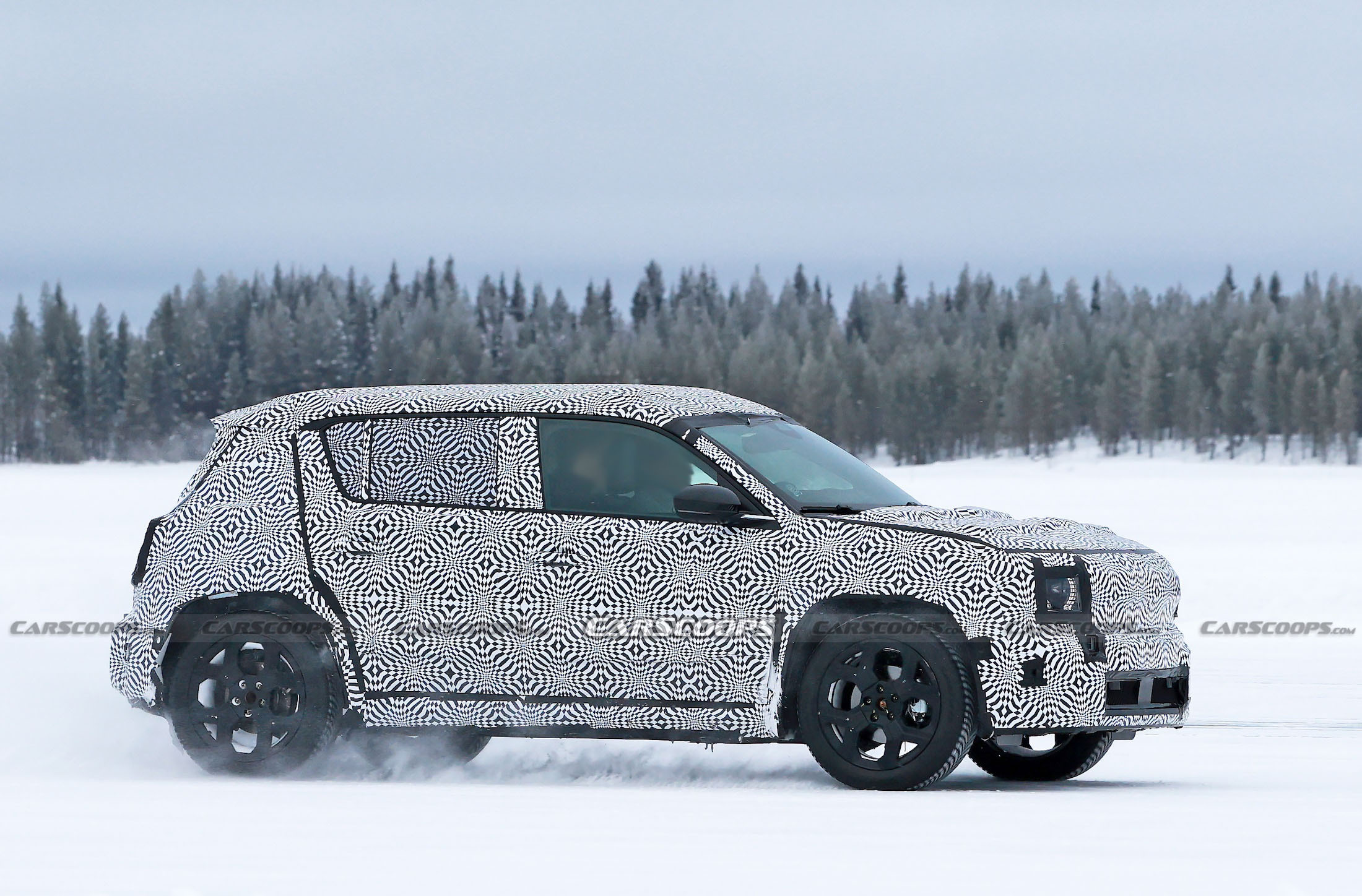Renault 4 spy shots 00004
