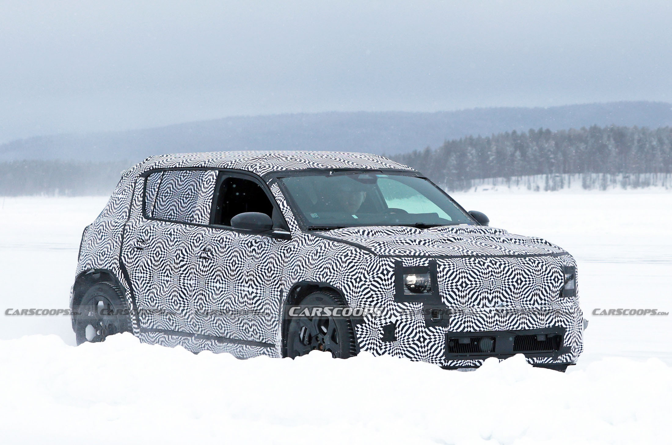 Renault 4 spy shots 00012