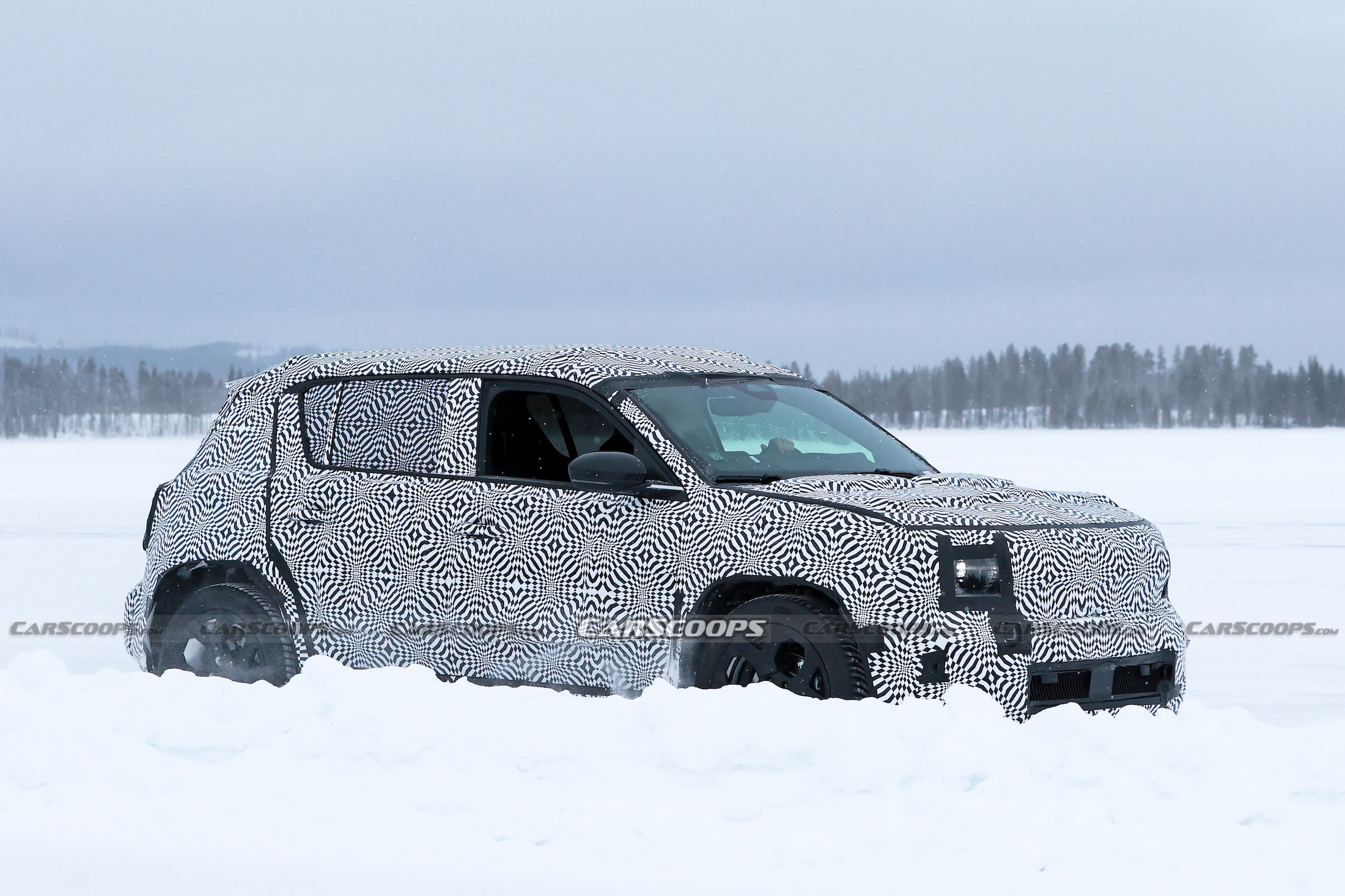 Renault 4 spy shots 00013