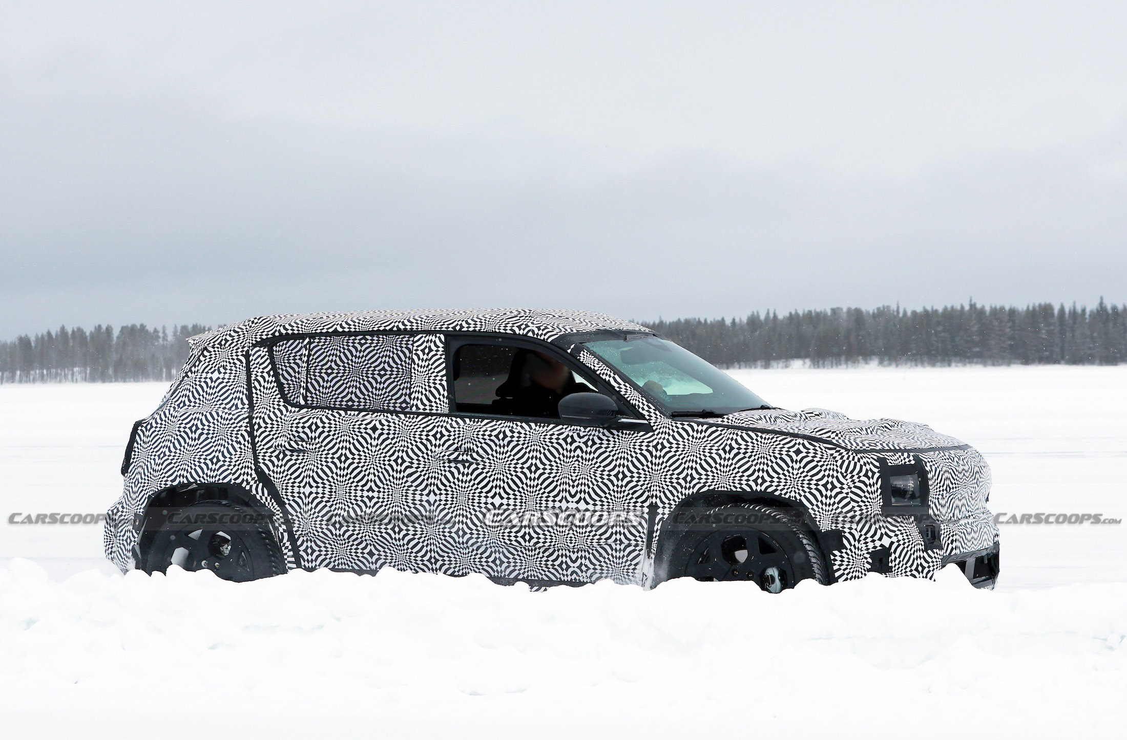 Renault 4 spy shots 00014