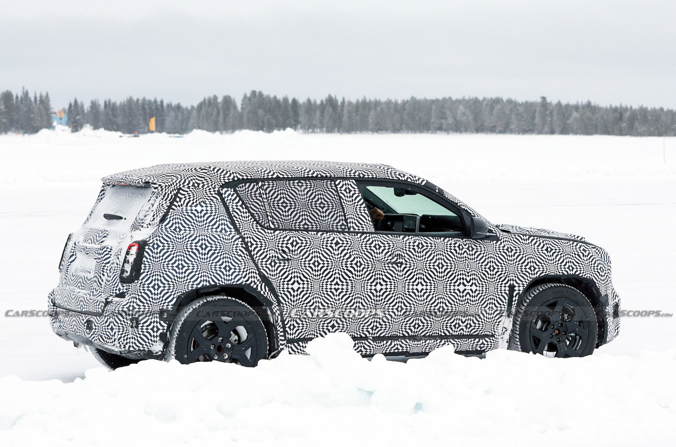 Renault 4 spy shots 00019