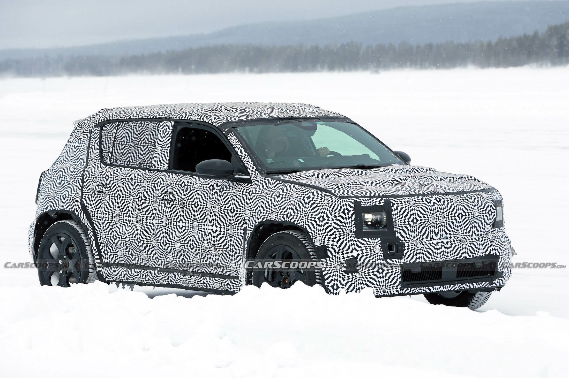 Renault 4 spy shots 00020