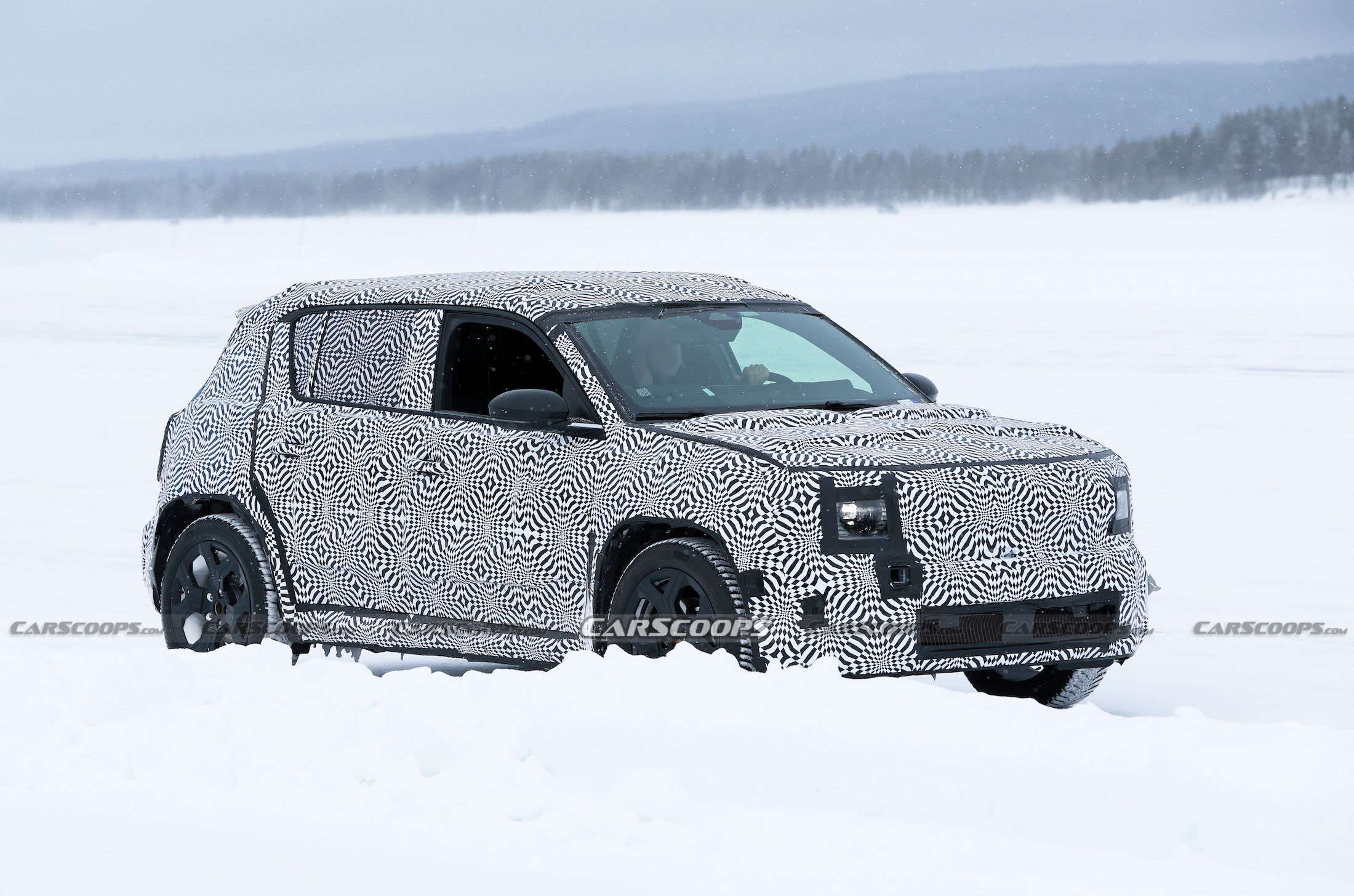 Renault 4 spy shots 00021