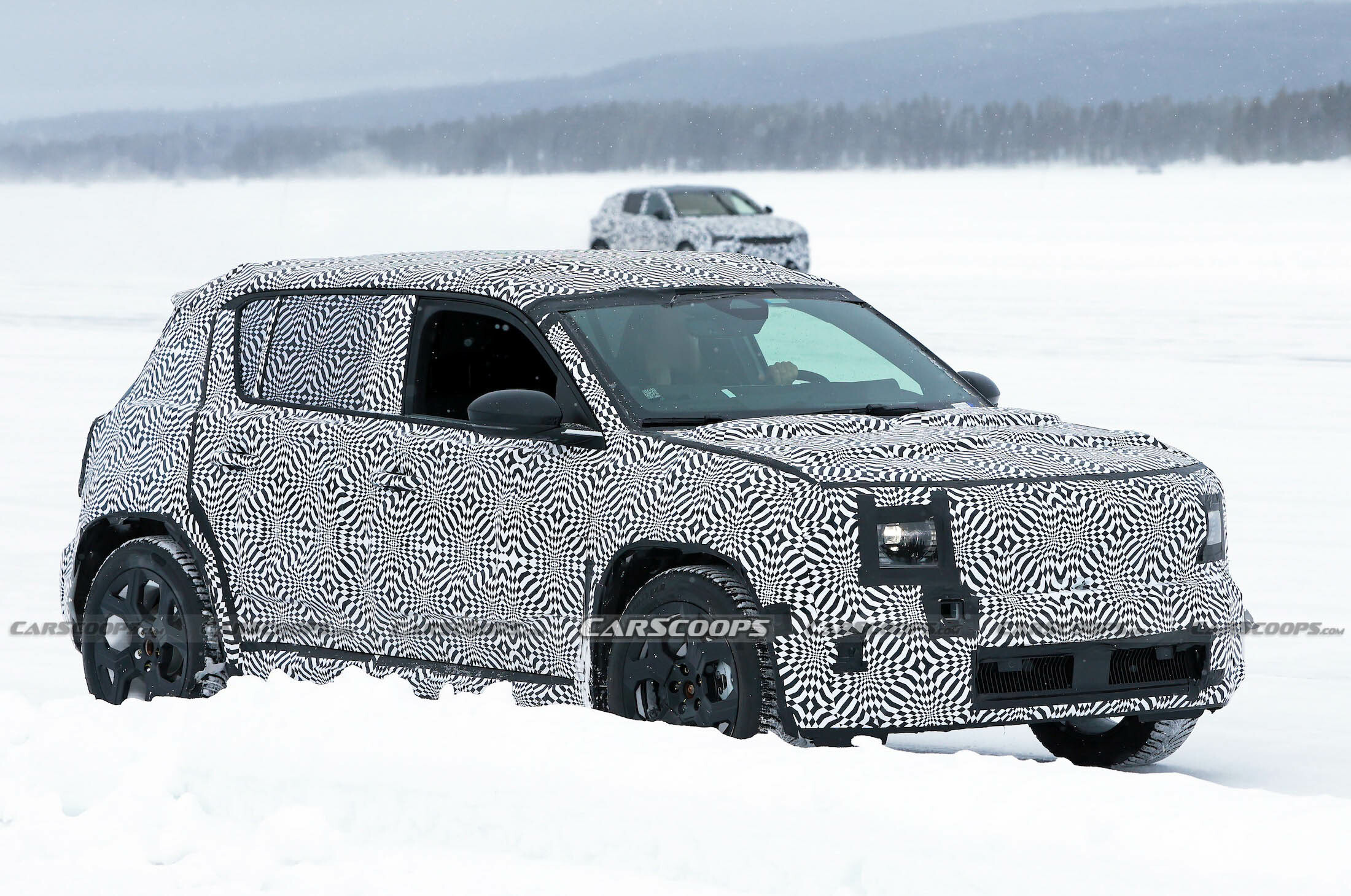 Renault 4 spy shots 00022