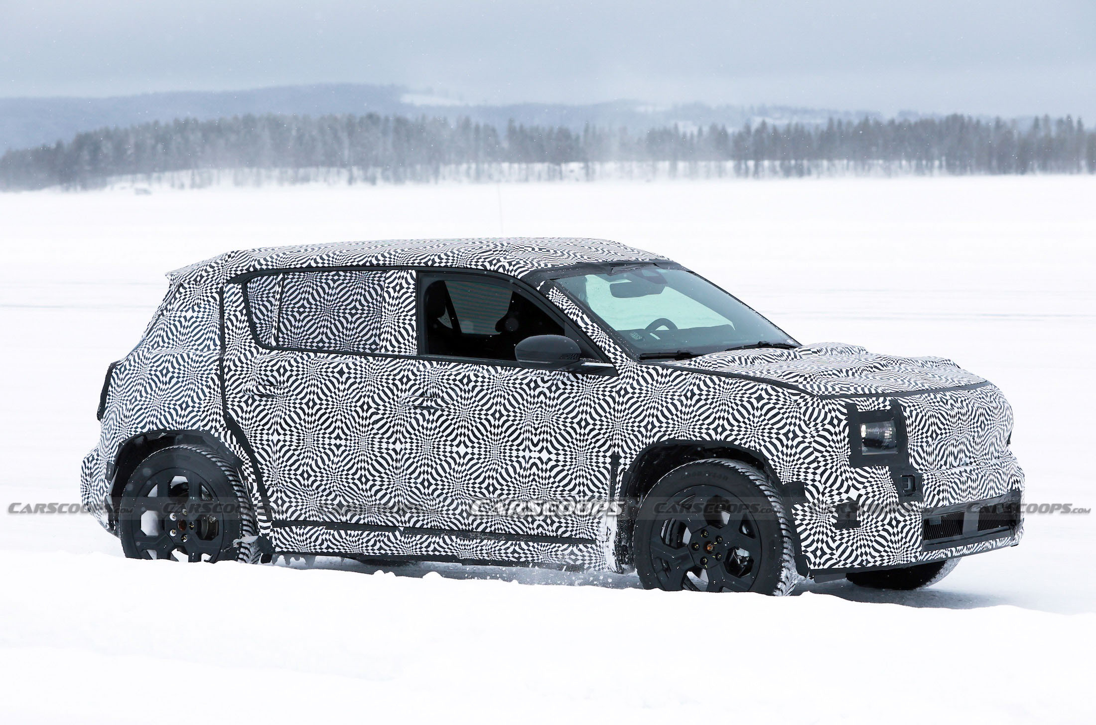 Renault 4 spy shots 00023
