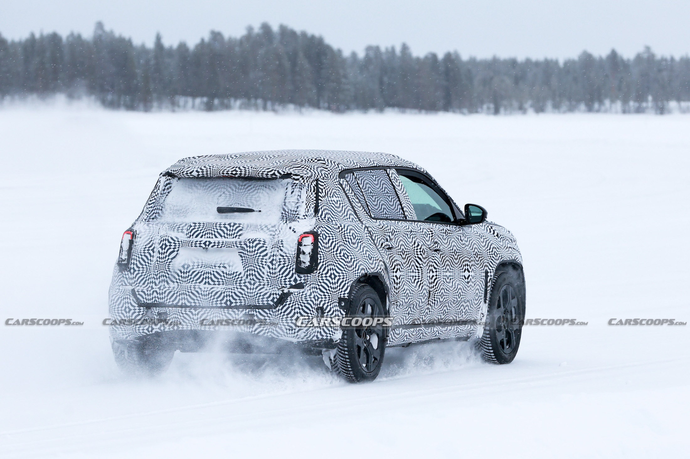 Renault 4 spy shots 00028