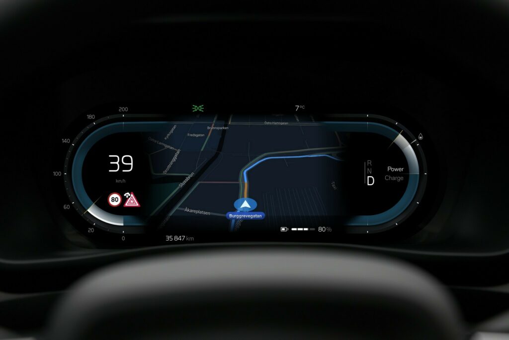  Forget Phones, Volvo Cars Now Get Built-In Crash Alerts for Drivers