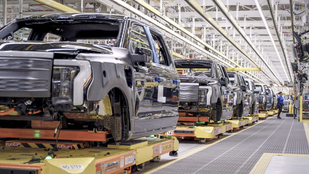  Ford Cuts F-150 Lightning Production By Two Thirds Amidst Slow Demand