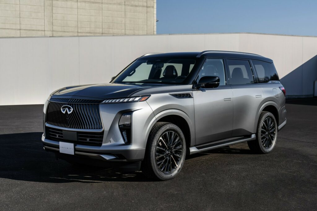  2025 Infiniti QX80 Drops V8 And Embraces Modern Luxury To Battle Cadillac Escalade