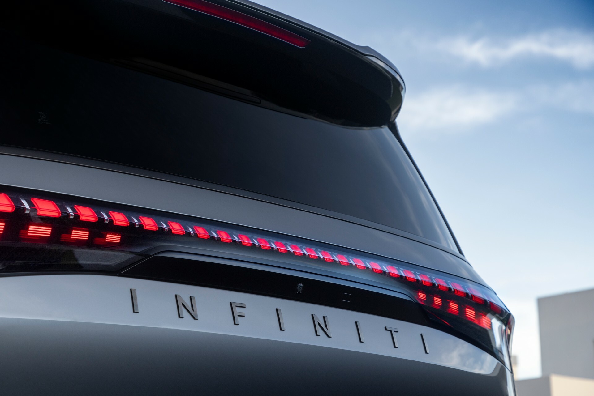 2025 Infiniti QX80 03019 14