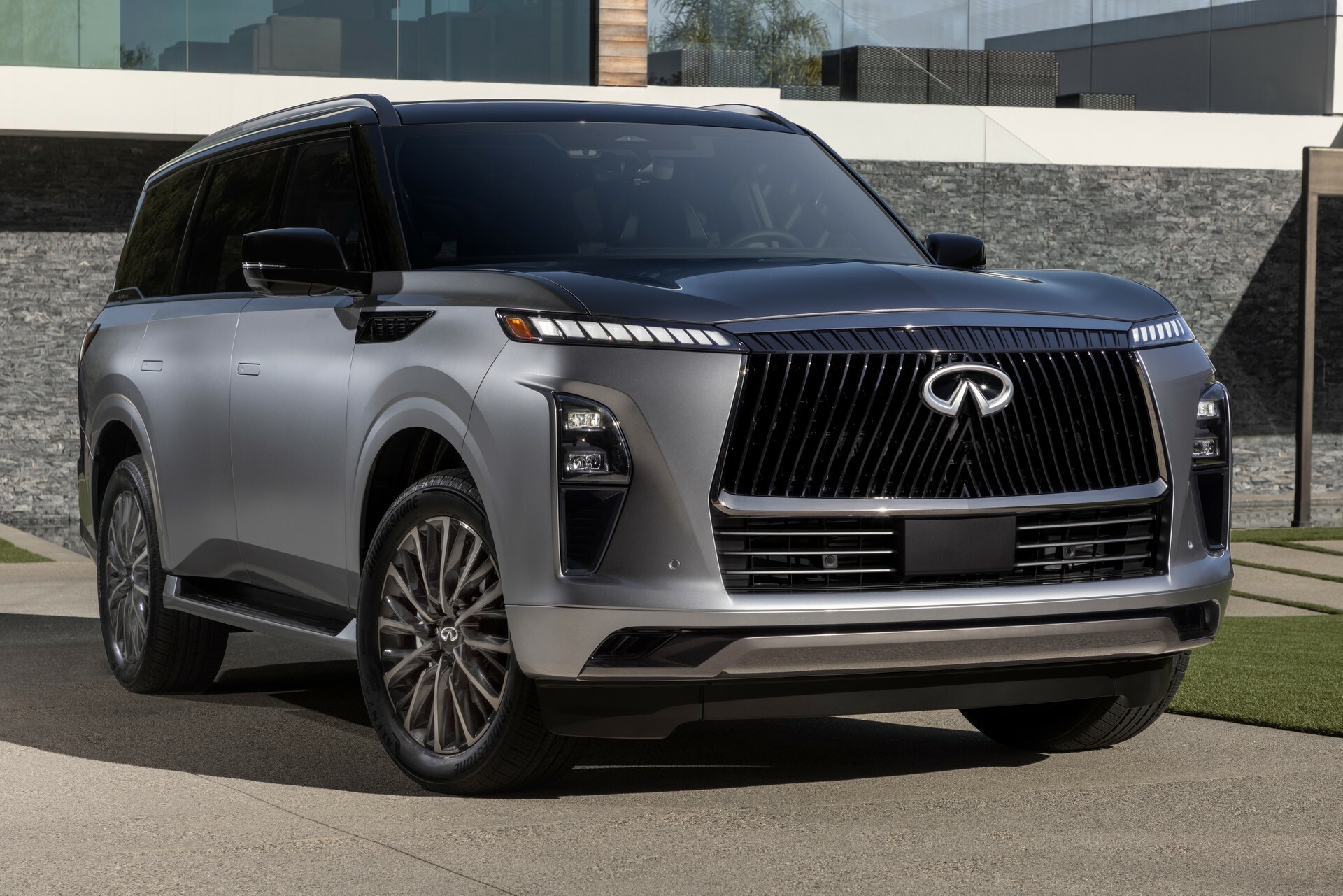 2025 Infiniti QX80 03019 16
