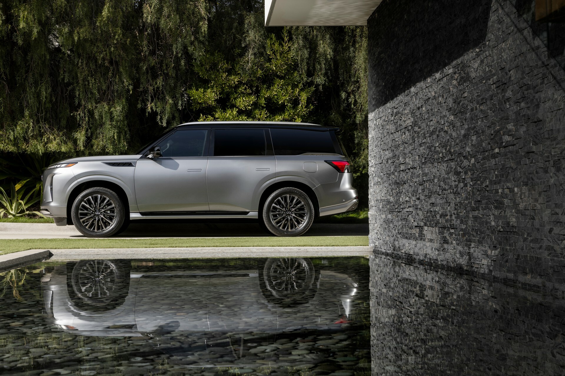 2025 Infiniti QX80 03019 30