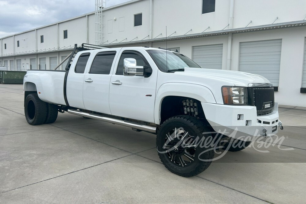  What The Truck? This 2008 GMC Sierra Has 6 Doors And 9 Seats