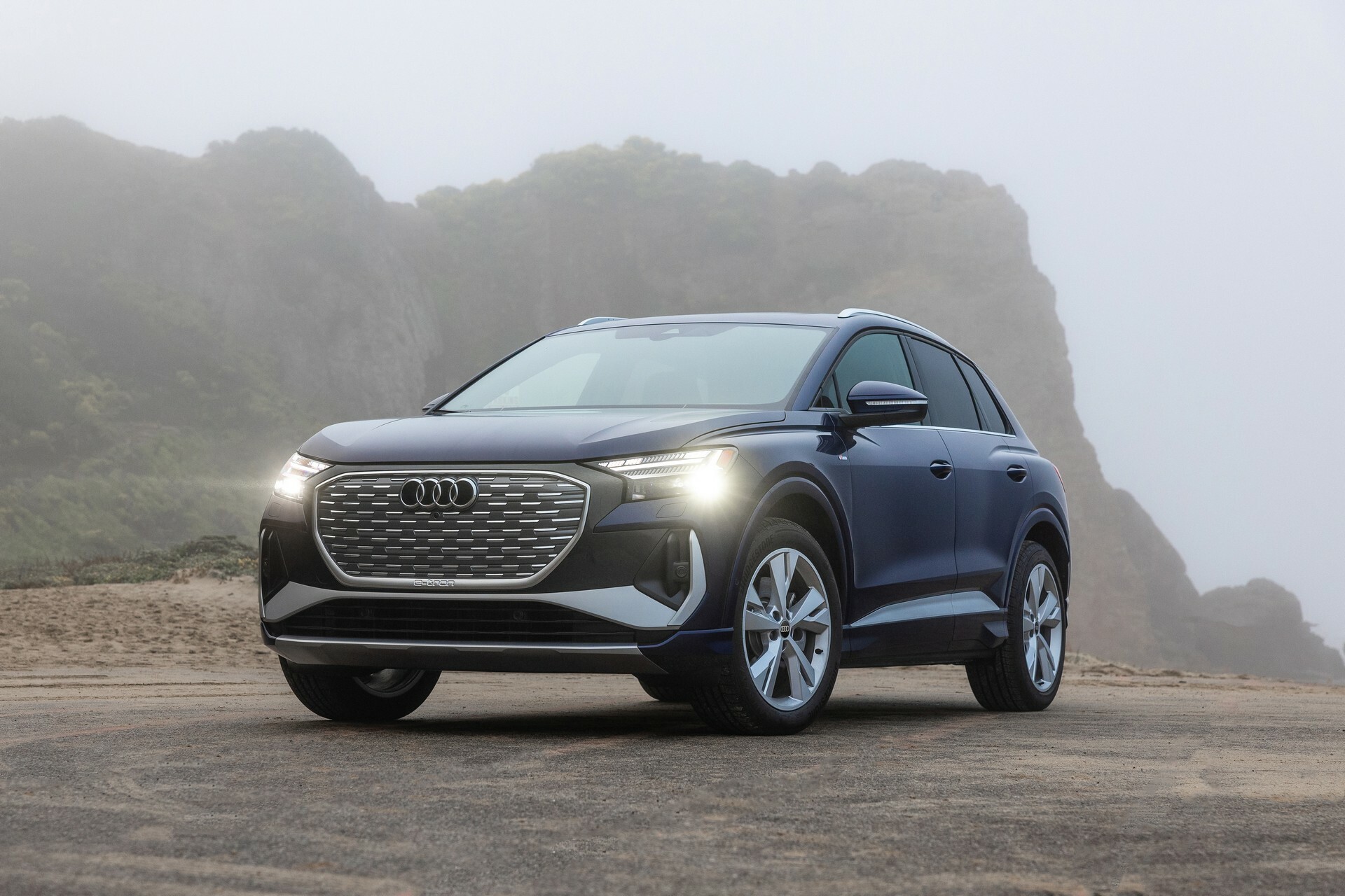 *Brand New* Q4 EM55s 2024 Q4 50 vs 55 (USA) | Audi e-tron Forum main image 2