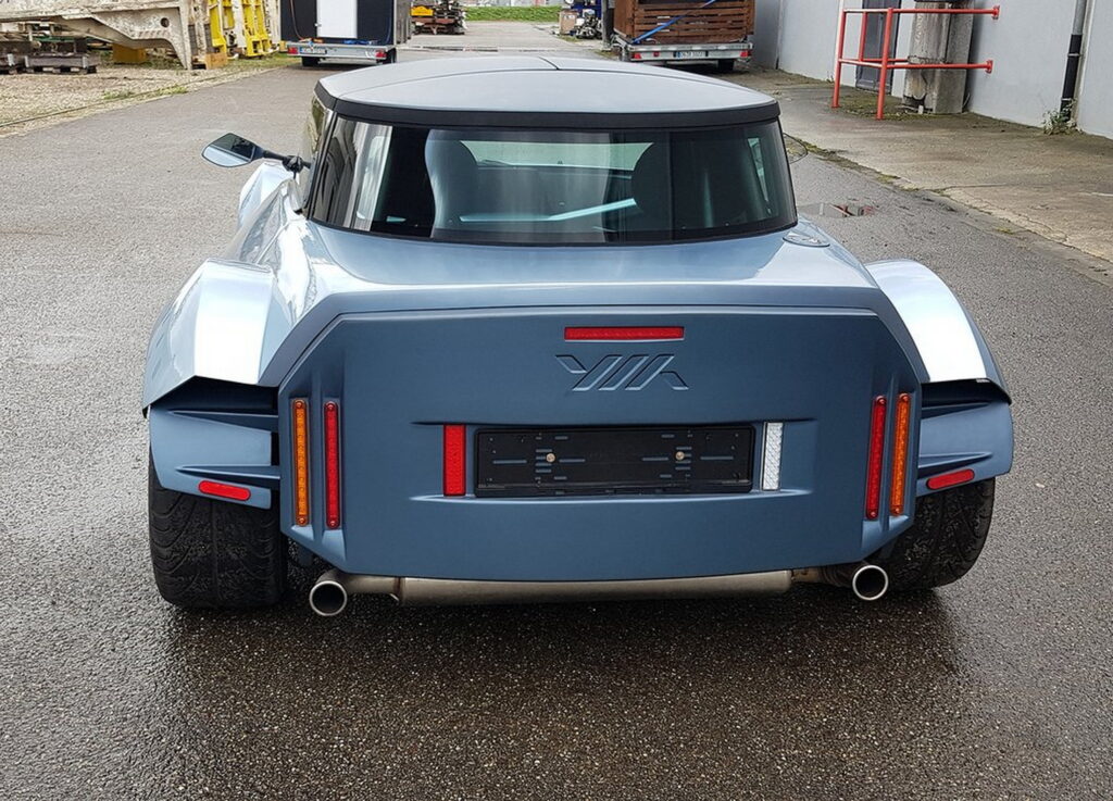     A Caterham Special With A Scary Face Is One Way To Stand Out