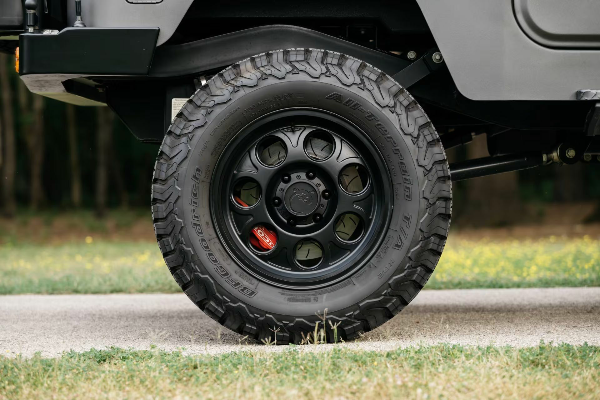 Badass V8-Powered Toyota FJ40 Restomod Is The Stuff Of Dreams | Carscoops