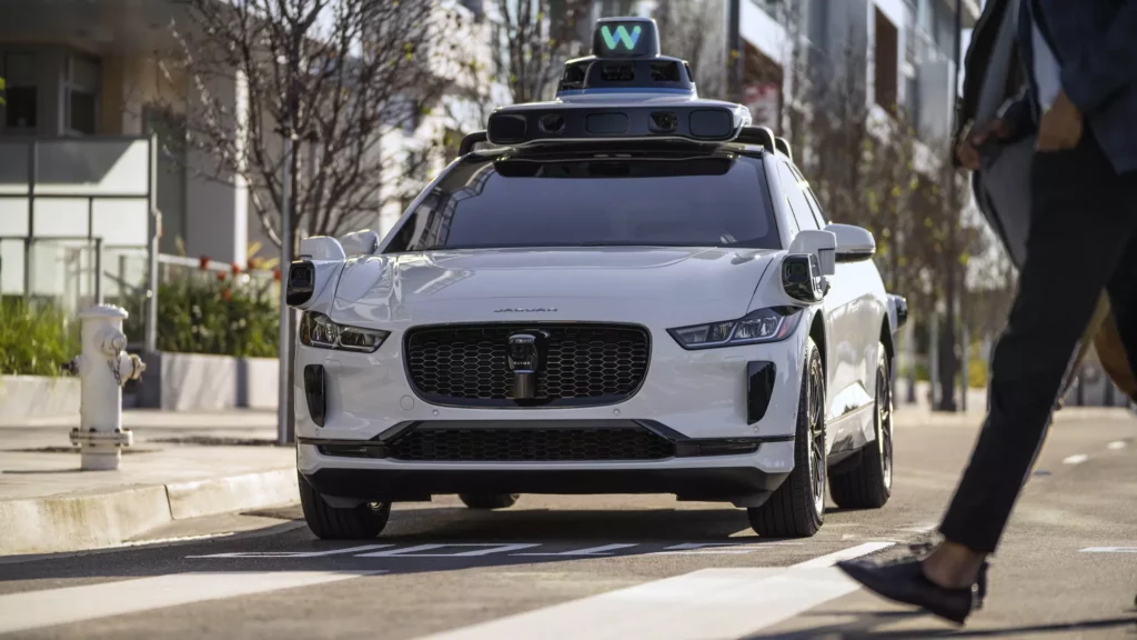  Man Tries To Steal A Waymo Robotaxi In LA And Failed Spectacularly