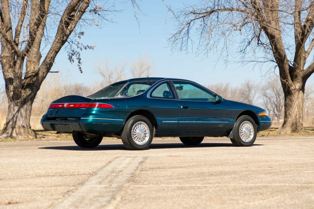  This Lincoln Mark VIII Pickup Is Luxury In The Front, Party In Back
