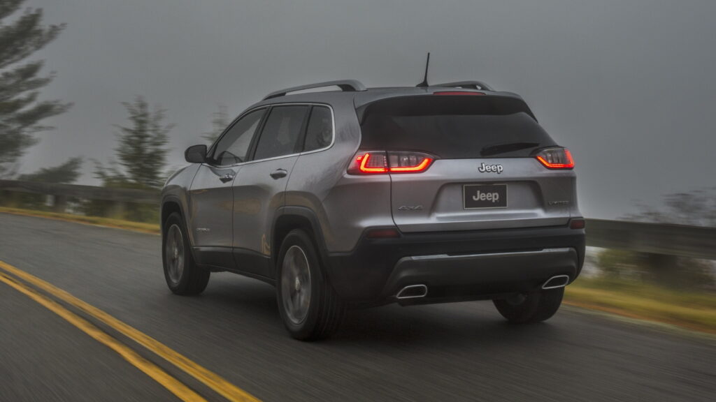  2022 Jeep Cherokee Thinks It’s A BMW, Cancels Turn Signal Unexpectedly
