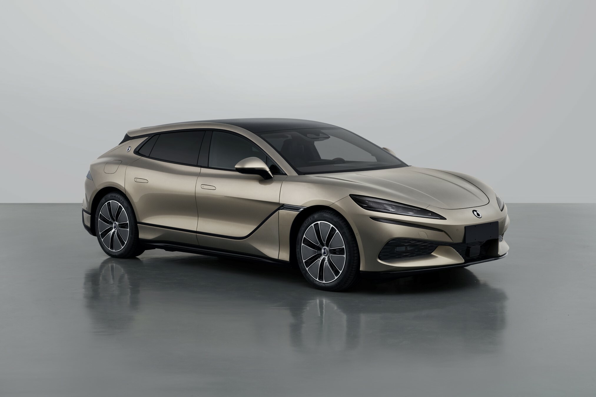 Mercedes And BYD's Denza Z9 GT Is A Mega-Watt Monster | Carscoops
