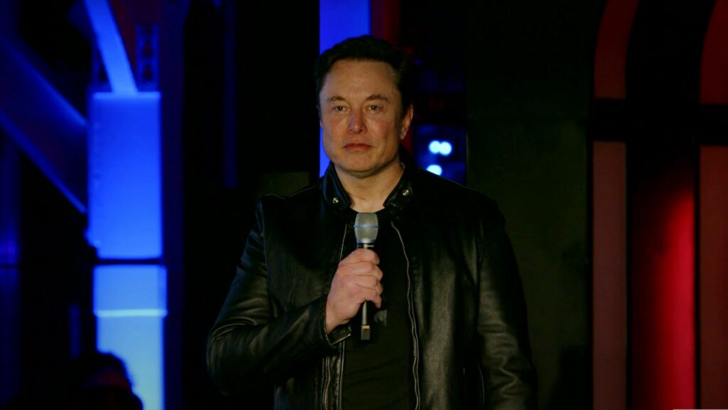     Tesla va supprimer plus de 10 % de ses effectifs en raison du ralentissement des véhicules électriques