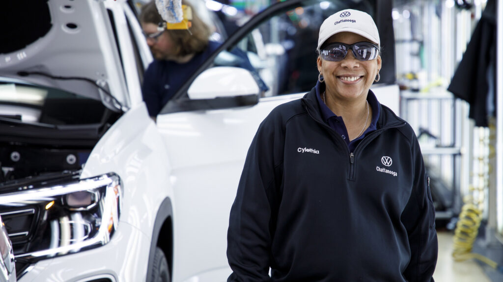  VW’s Chattanooga Workers Vote In Favor Of Joining UAW